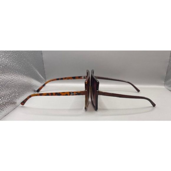 Two Womens Flat style Fashion glasses (A6) - Picture 2 of 3